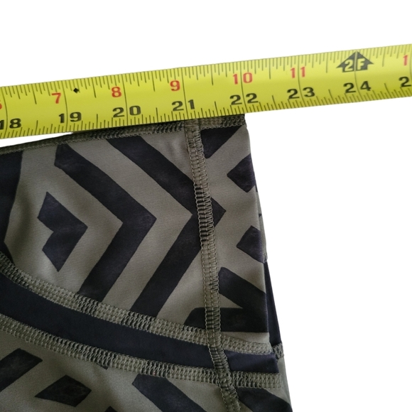 Lululemon Run Inspire Crop Leggings Full-On Luxtreme Chevron Shuffle Fatigue - Picture 7 of 7